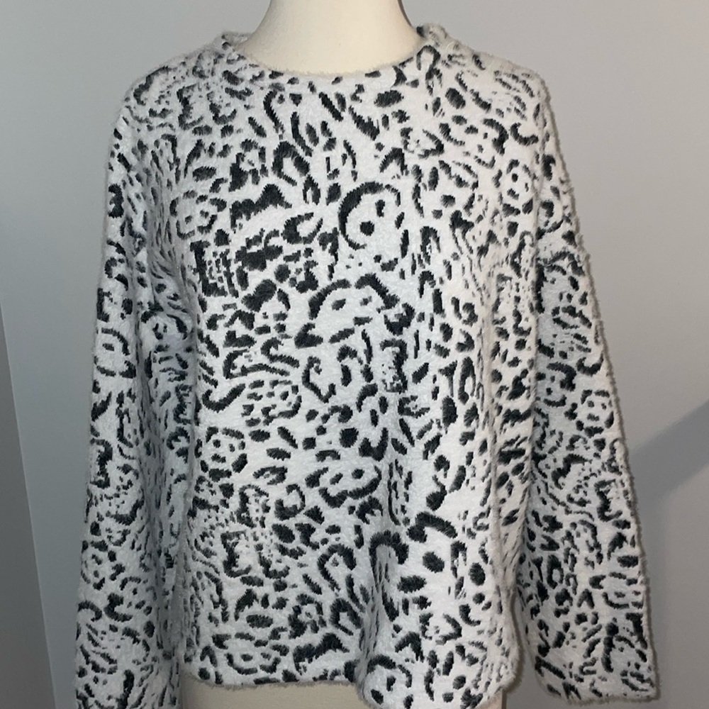 H&M Black and White Patterned Top